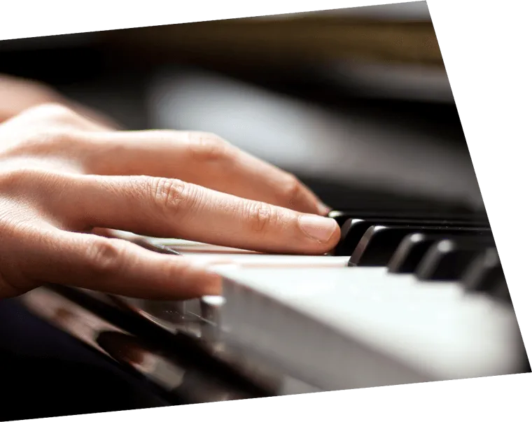 Klavierspielende Hand